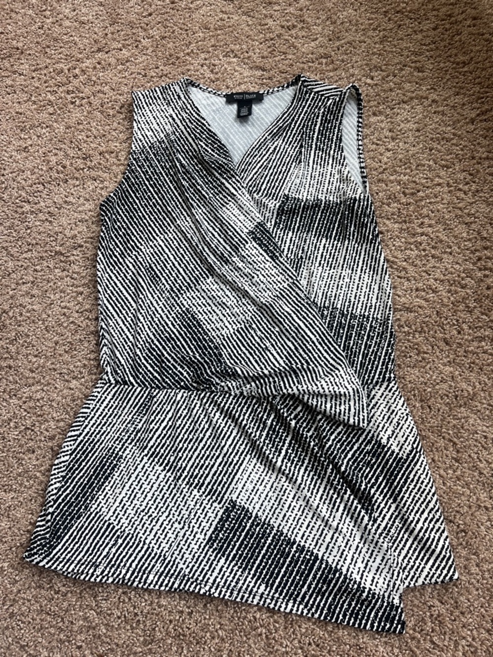 White House Black Market Black and White Sleeveless Surplice Tunic Size S